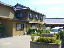 和風の建物と中庭