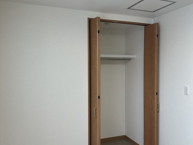 快適な居室の一角 居室 明るく清潔感溢れる居室を整え、入居者様の快適な生活をサポートする環境でのお仕事です。