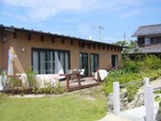 庭付きの明るい居室