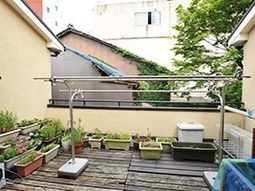 都会の中の屋上庭園