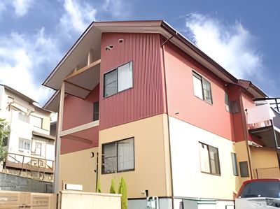 赤茶色の外壁の建物