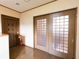 和室の入口と廊下