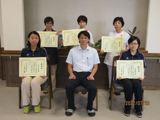 職員表彰の様子のロビー  