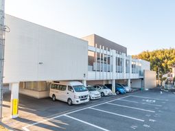 モダンな建物の外観