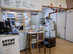 整頓されたスタッフルーム