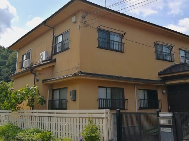 アットホームな雰囲気の外観 居室 温もりを感じる外観の施設で、あたたかいケアを提供しませんか。家庭的な環境を一緒に作りましょう。