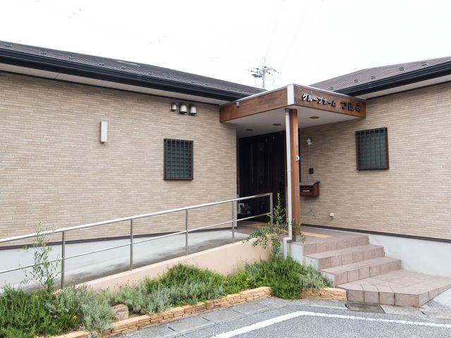 エントランスの外観 外観 しっとりと落ち着いた雰囲気のあるエントランスです。プライバシーに配慮され、家庭的な環境が整えられております。