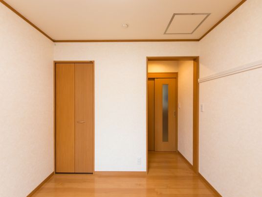 清潔な室内の廊下