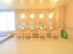 明るい浴室の様子