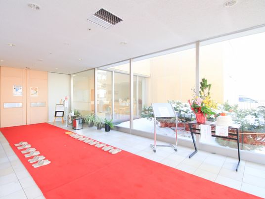 エントランスの明るい空間