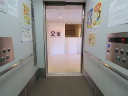 エレベーター前廊下