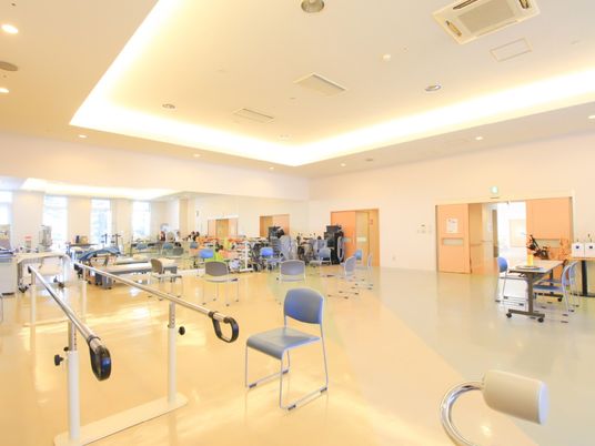 広々としたリハビリ施設