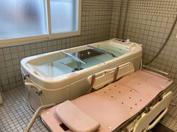 バリアフリー設計の浴室