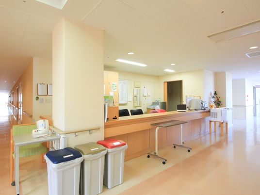 応接カウンターのある廊下