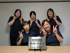 スタッフ集合の記念撮影  