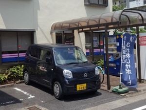 外観と自販機前  