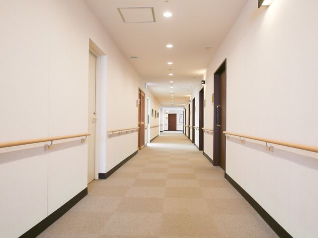清潔な廊下の様子 廊下 ゆったりした空間が確保された廊下が、快適な動線を支えています。