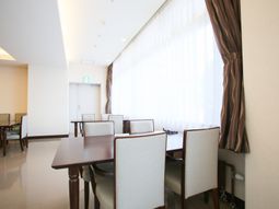 明るいダイニングスペース