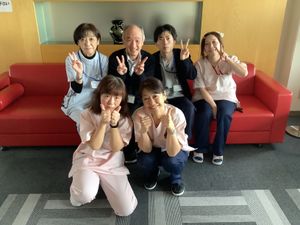 笑顔のスタッフ集合  