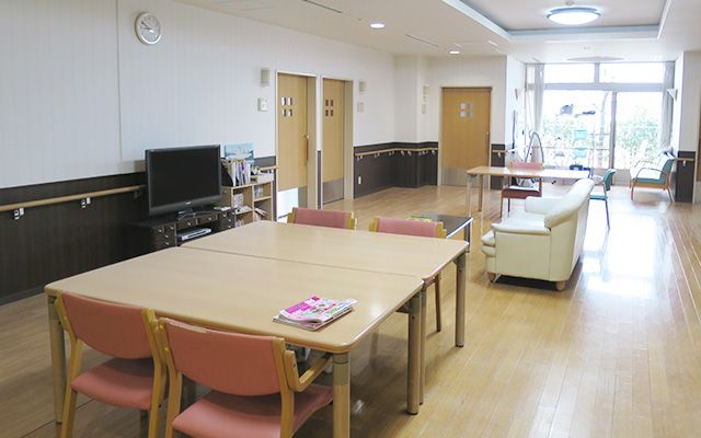 居心地の良い共有スペース リビング 居心地の良い共有リビングです。テレビや読書を楽しめる空間があり、ゆったりと寛げます。