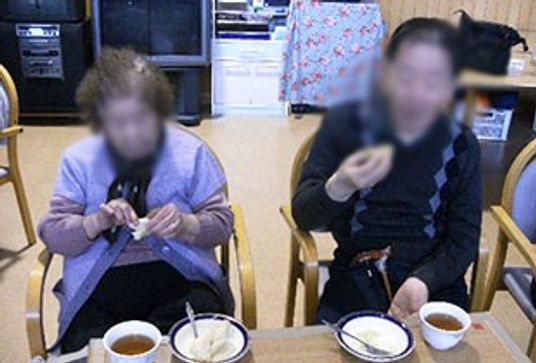 食事を楽しむ場面