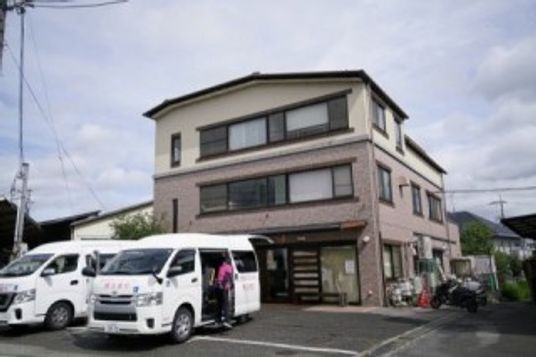 立派な建物の外観