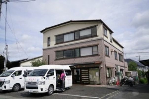 立派な建物の外観