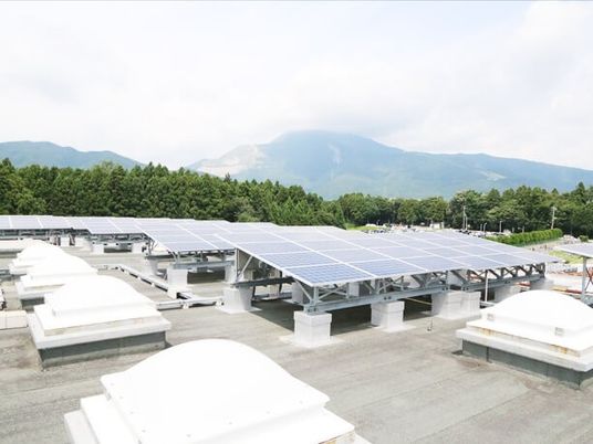太陽光発電設備のある屋上  