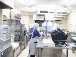 清潔な施設のキッチン