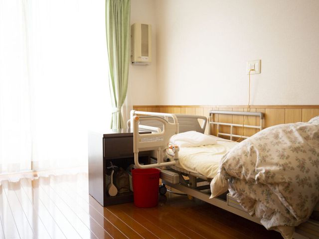 明るい光が入る居室 居室 日差しが差し込む居室では、家具が使いやすく配置されています。リラックスした時間を過ごせます。