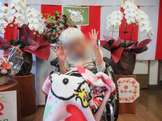 花に囲まれたスペース