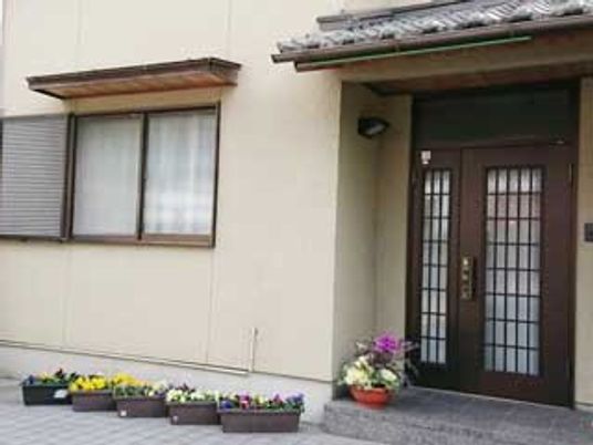 玄関まわりの外観  