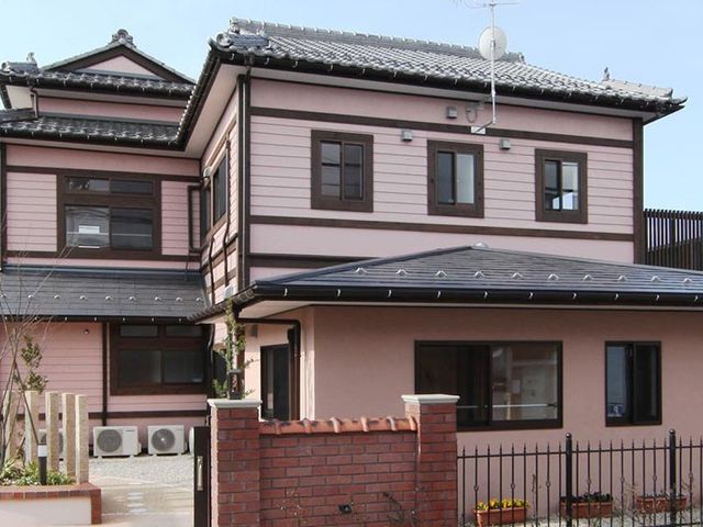 落ち着いた外観の建物 外観 伝統的なデザインを持つ静かな環境の建物です。施設の温かみを感じられます。