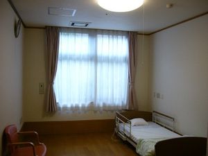 窓際の居室  