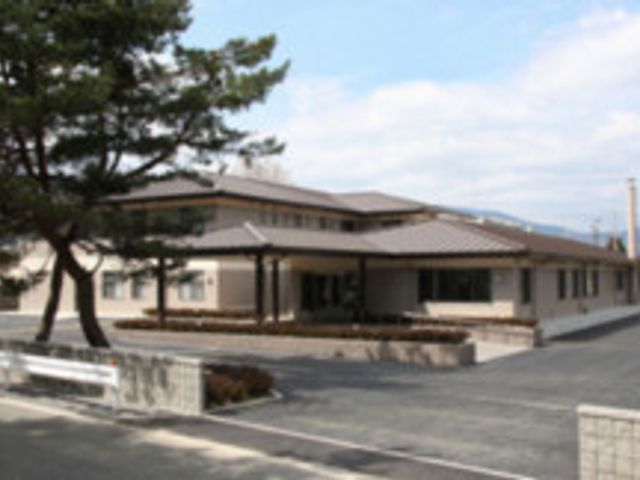 建物外観 外観 広々とした施設が特徴的です。自然に囲まれた環境で、快適に過ごせる職場です。