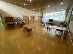 広々としたラウンジ