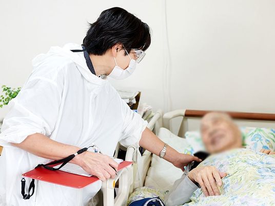 交流する様子の室内