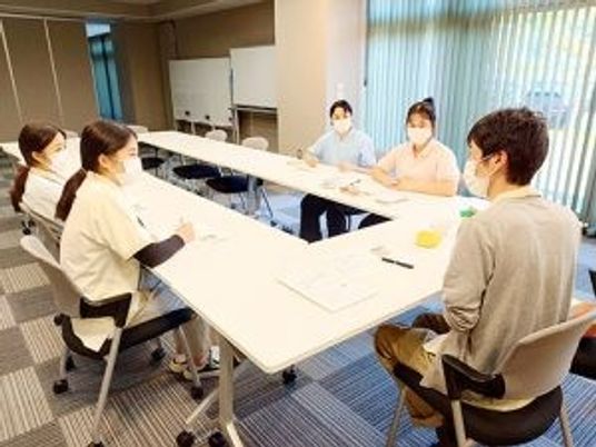 会議をする多目的室  