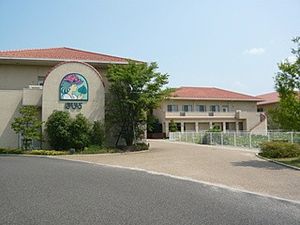 施設の外観と看板  