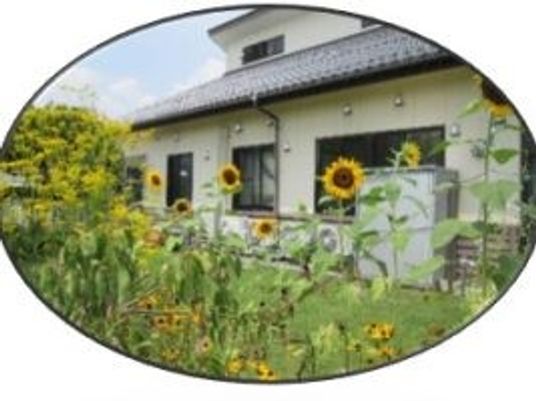 花壇のある外観  
