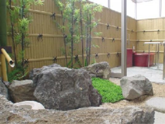 和風な中庭の風景
