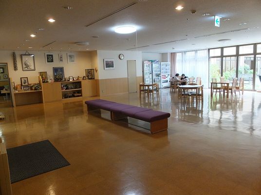 自然光が入る広い空間
