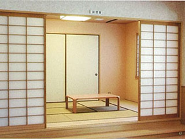 落ち着いた和室 和室 畳の部屋は、穏やかでくつろぎの時間を過ごせます。シンプルなインテリアが魅力です。