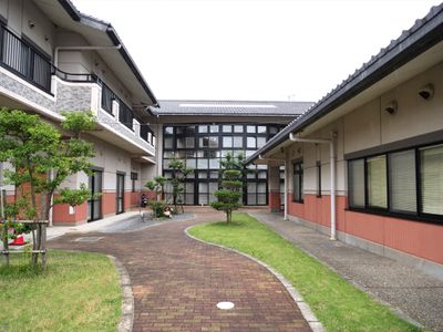 広々とした外観