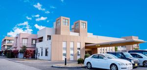 駐車場付き建物の外観