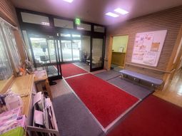 出入口の明るい空間
