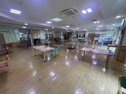 広々とした室内の風景