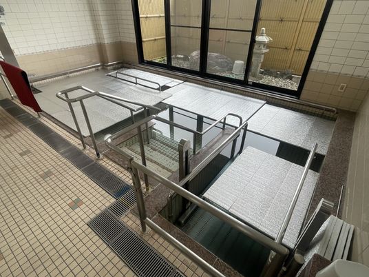 開放的な空間の浴室