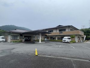 落ち着いた建物外観