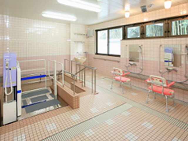 機能的な浴室 浴室 広々とした浴室は、安全に配慮した設計で、どなたでも安心して利用できます。
